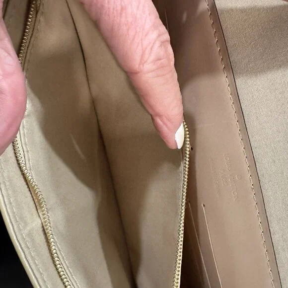 Louis Vuitton Vernis Anna Chain Clutch / Crossbody Bag (removable strap)– Beige - Picture 8 of 13